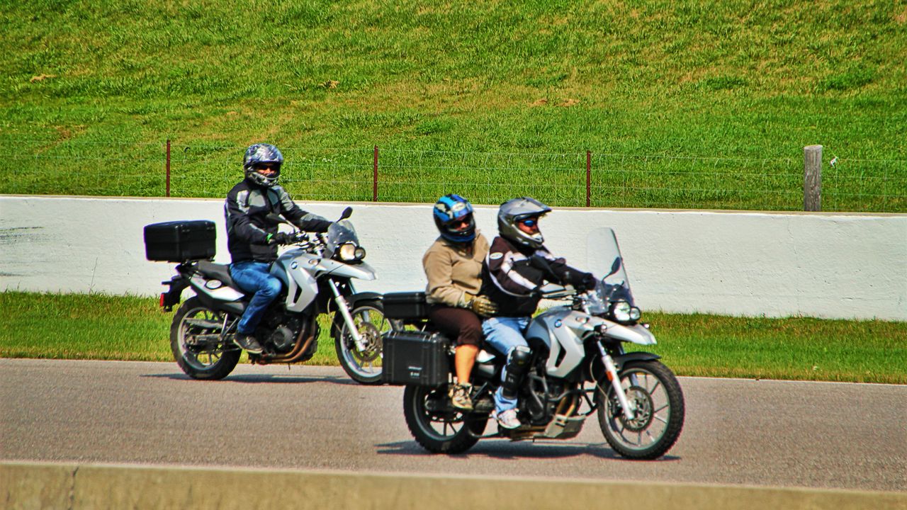 That's me on the silver F650GS on the left!