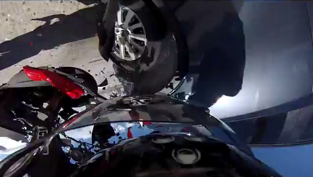 R1 front end is shredded - motorcycle crash at 140 mph