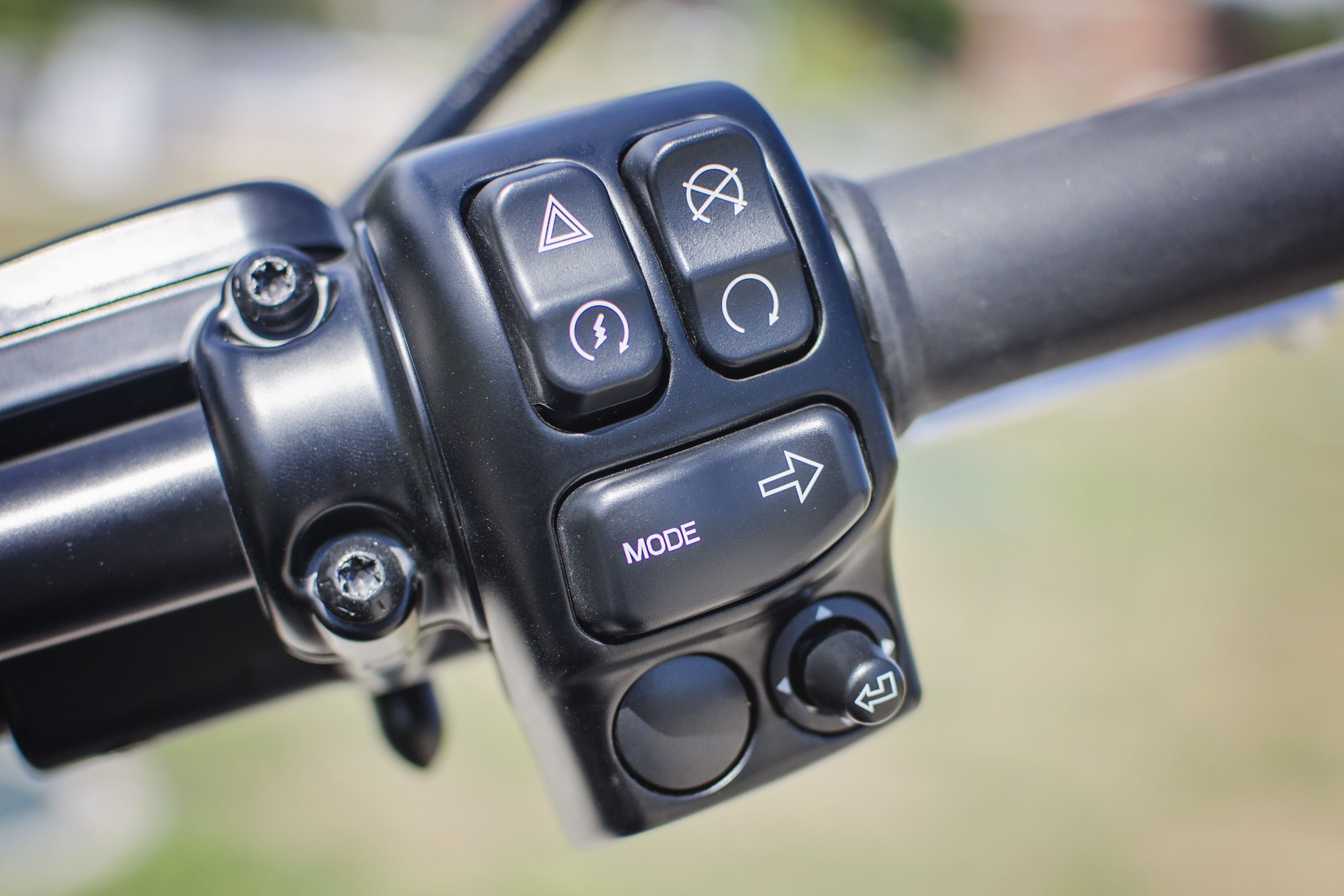 The Livewire Right Cluster allows you to change riding modes, display options, and sports the right turn signal.