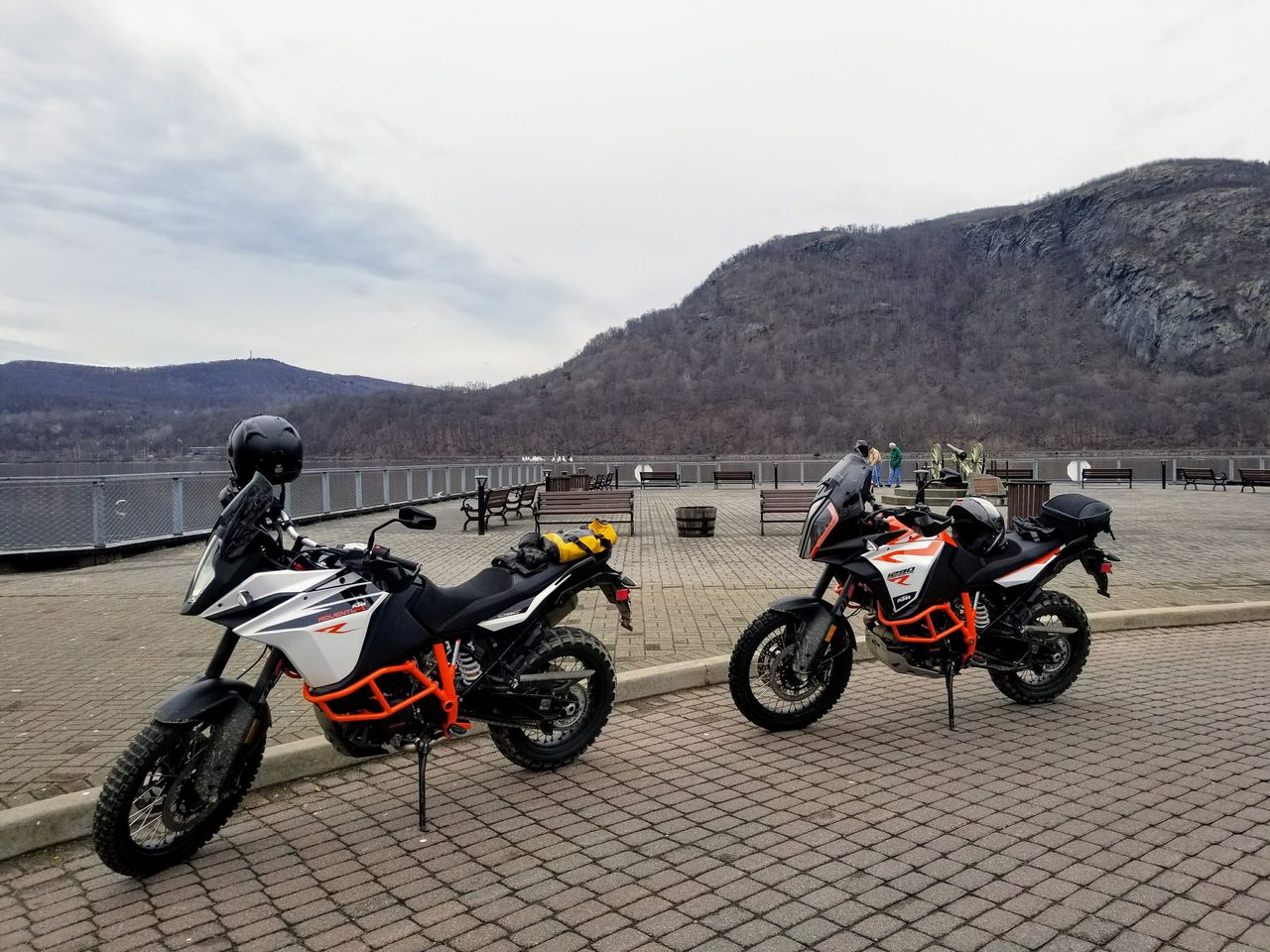 1090 & 1290 Rs on the Hudson River