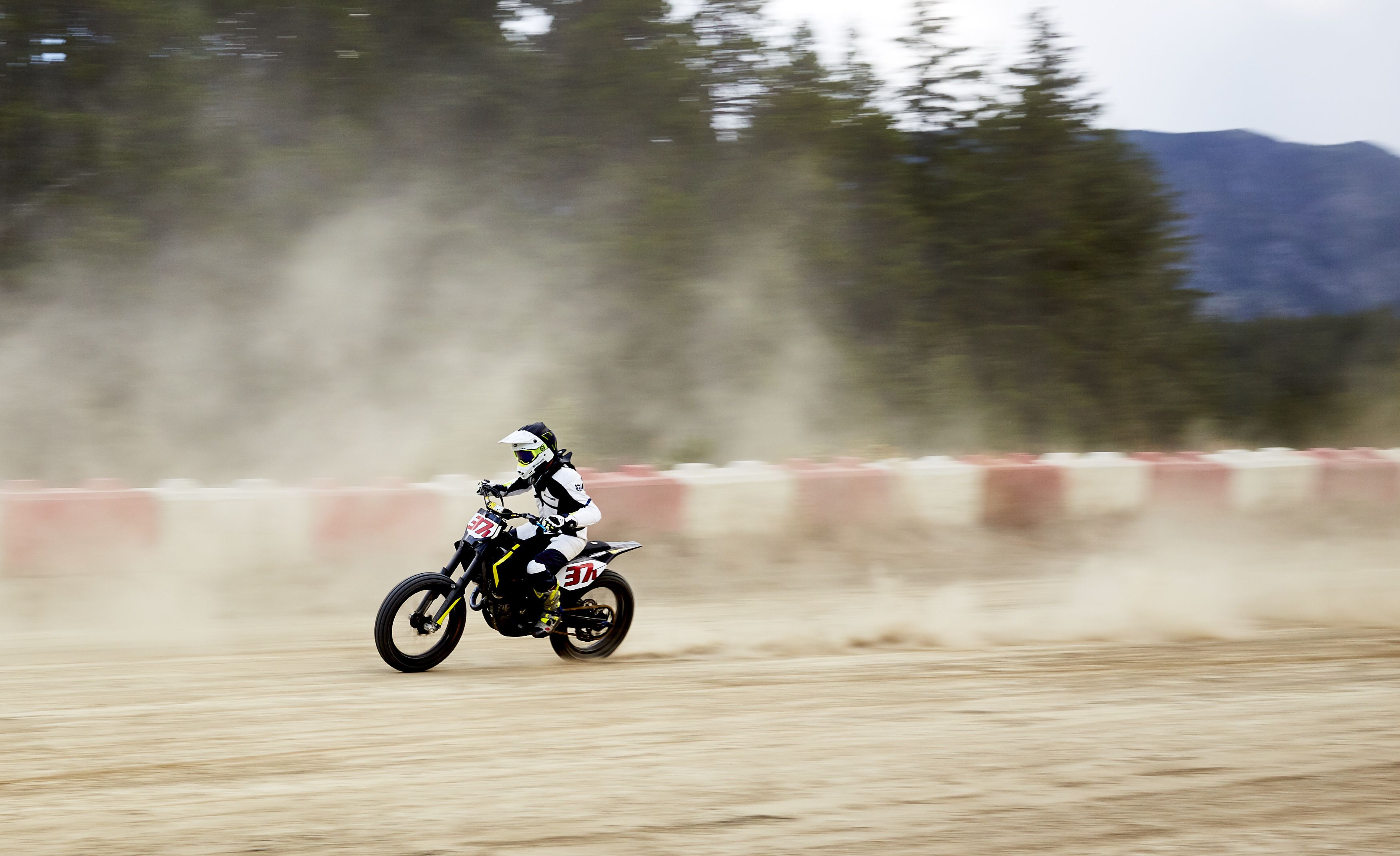 Nick Caldwell bombing down the straight on his Husqvarna FT350 during a practice lap.