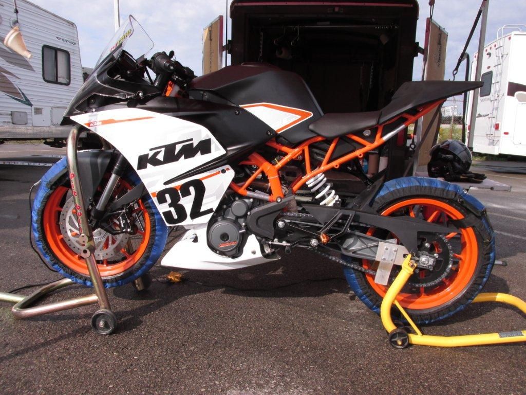 KTM RC390: The street version conversion to road race bike