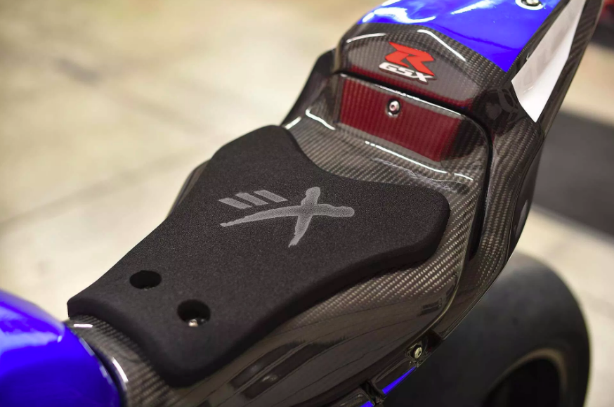 The Ryuyo includes a few custom parts such as its HP closed cell neoprene saddle with special kanji logo
