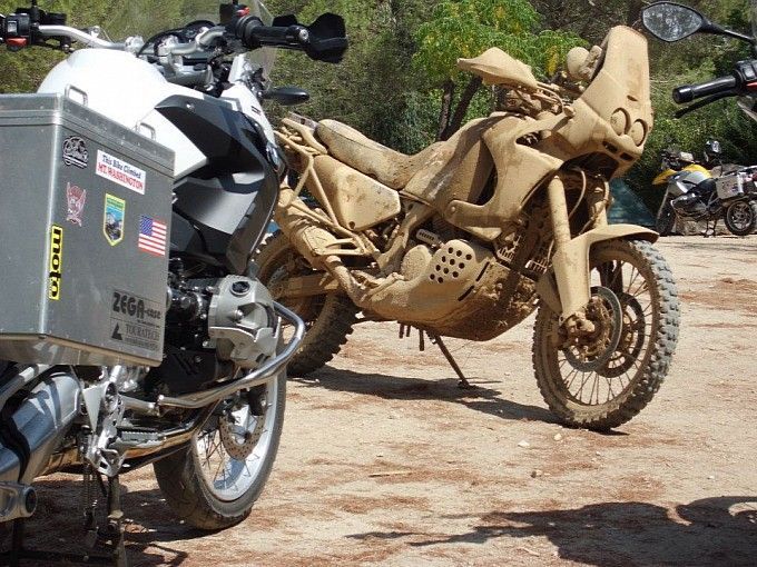 R1200GS vs Africa Twin