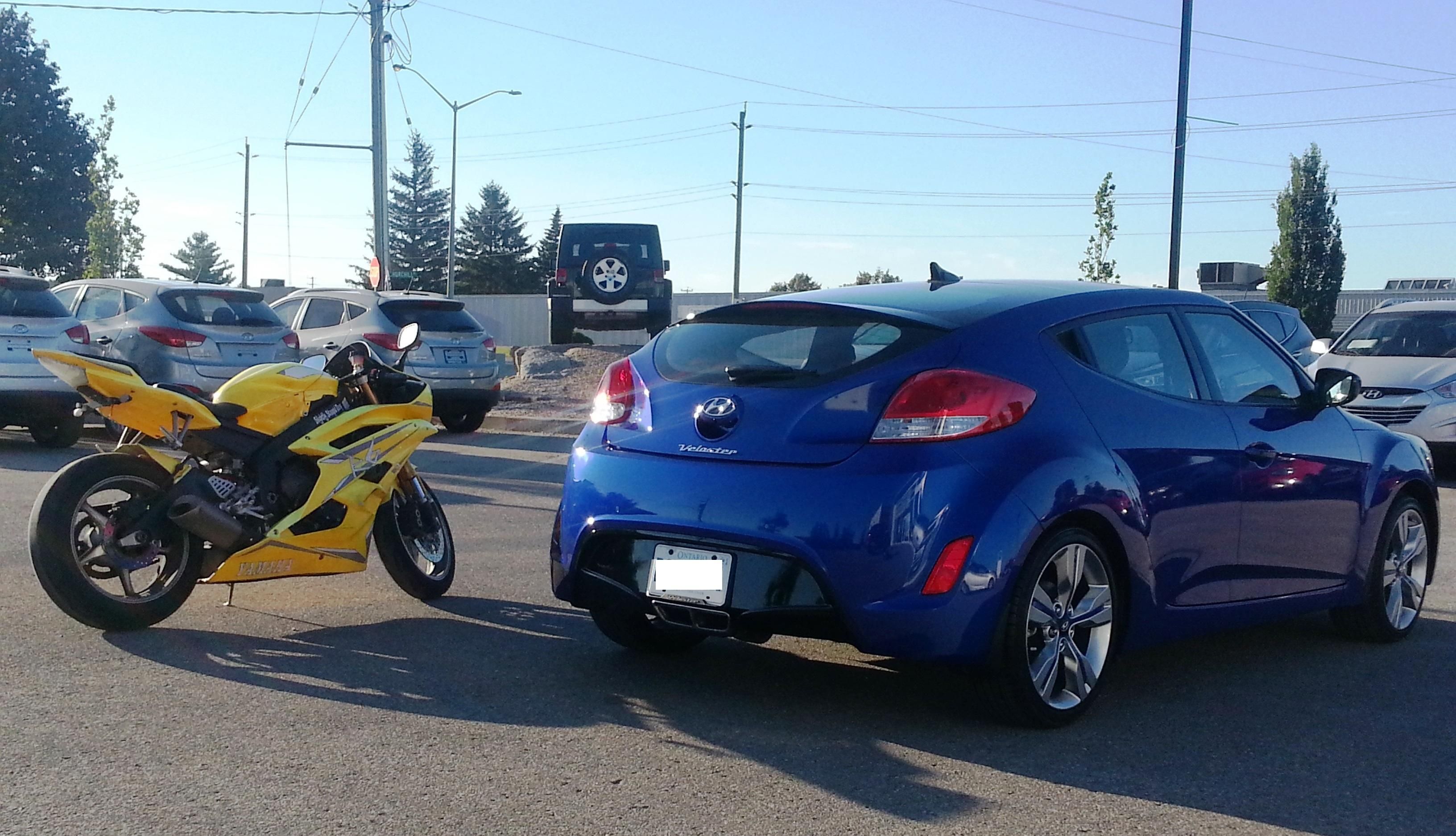D-Day: Rear views of my (former) Yamaha R6 and the Hyundai Veloster