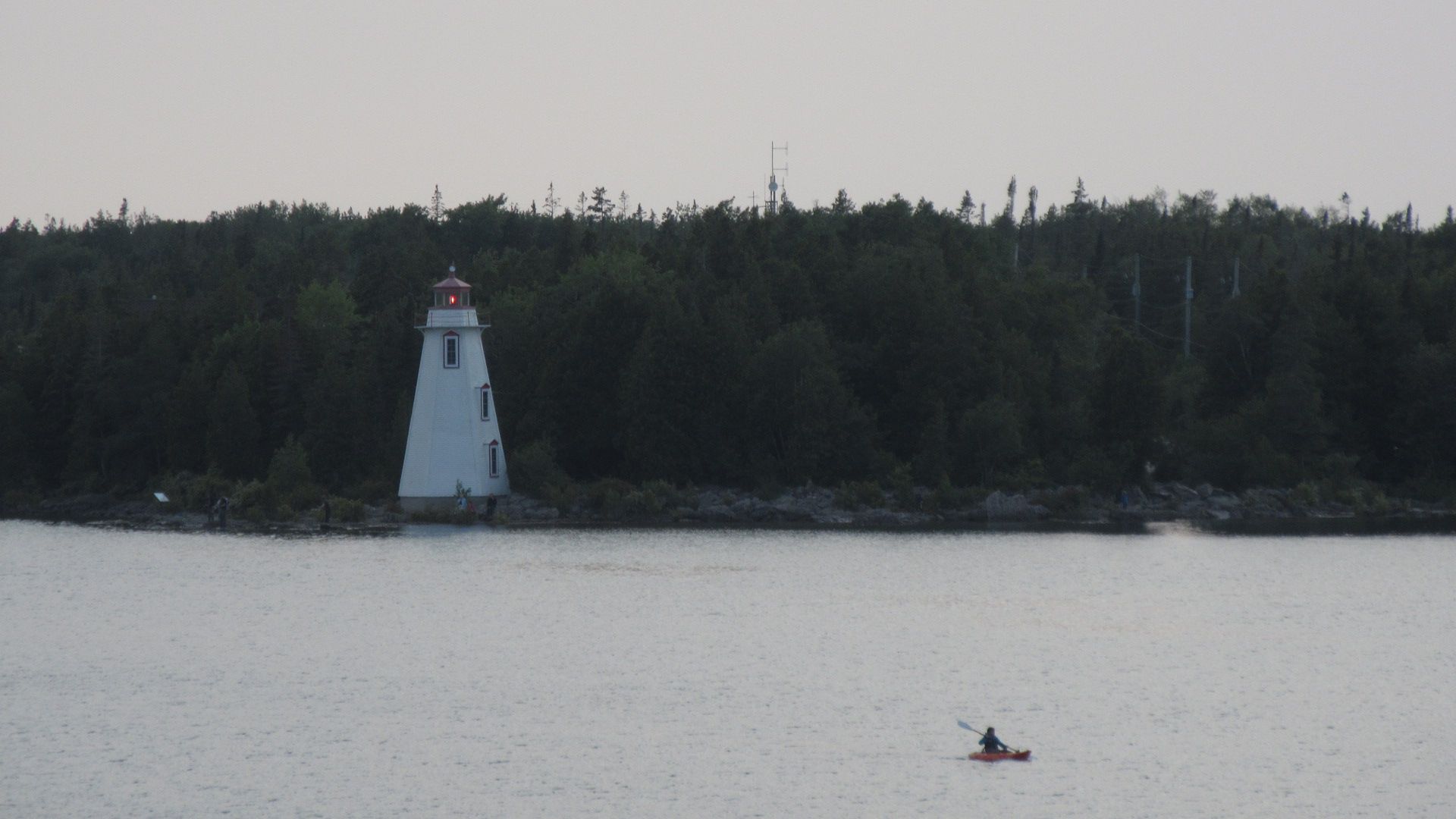 Big Tub Harbour Lighthouse and Kayaker