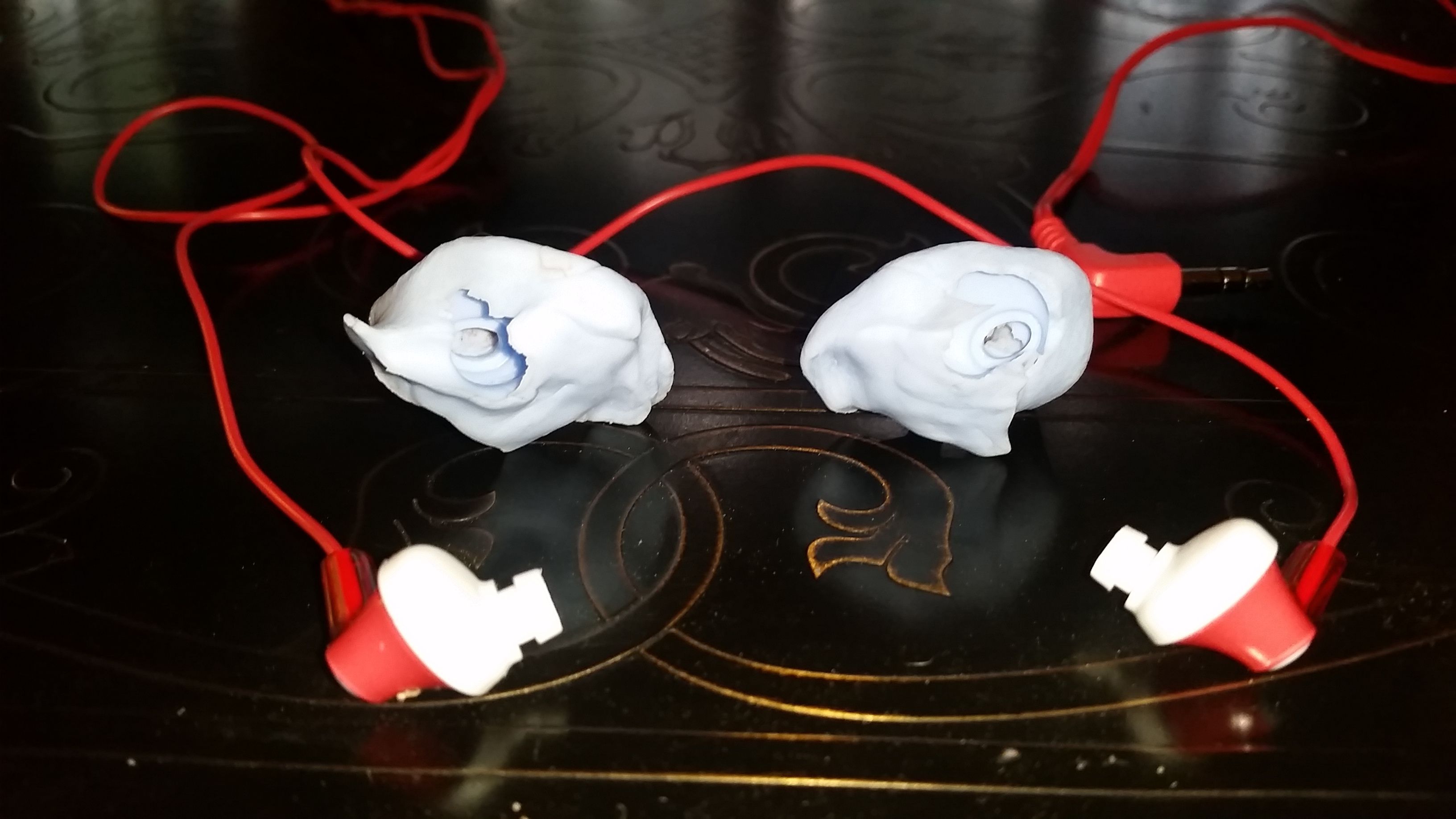 after removing the earbuds, you can see how another pair of the same route can be inserted as needed