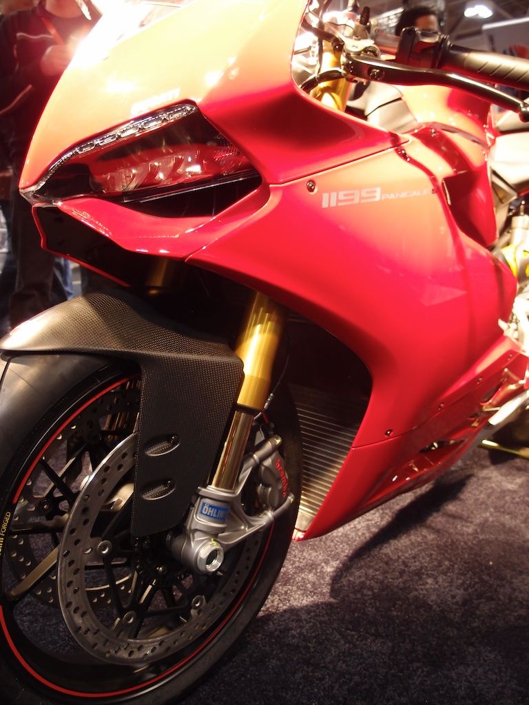 Ducati 1199 Panigale S - Front Right