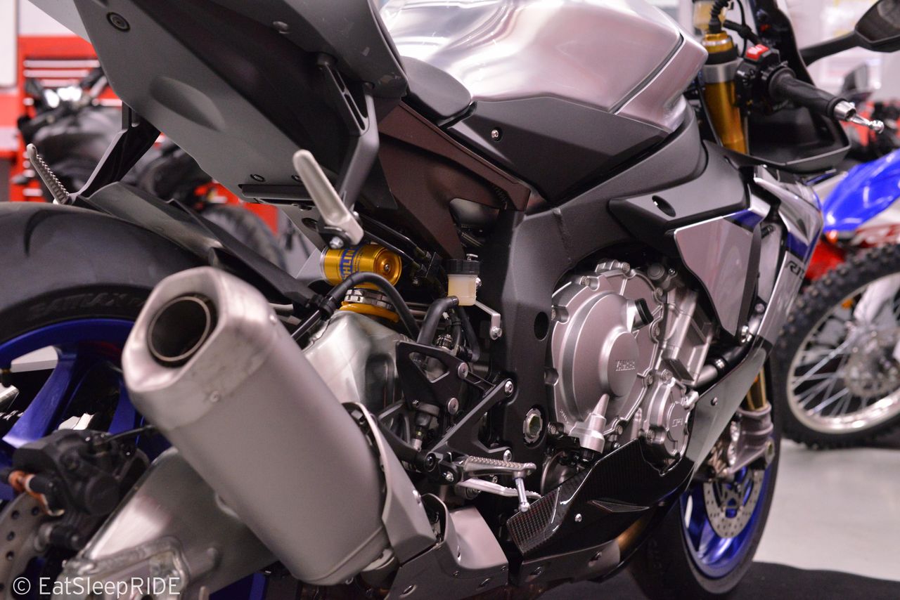 Electronic Ohlins come as standard in the 2015 Yamaha R1M