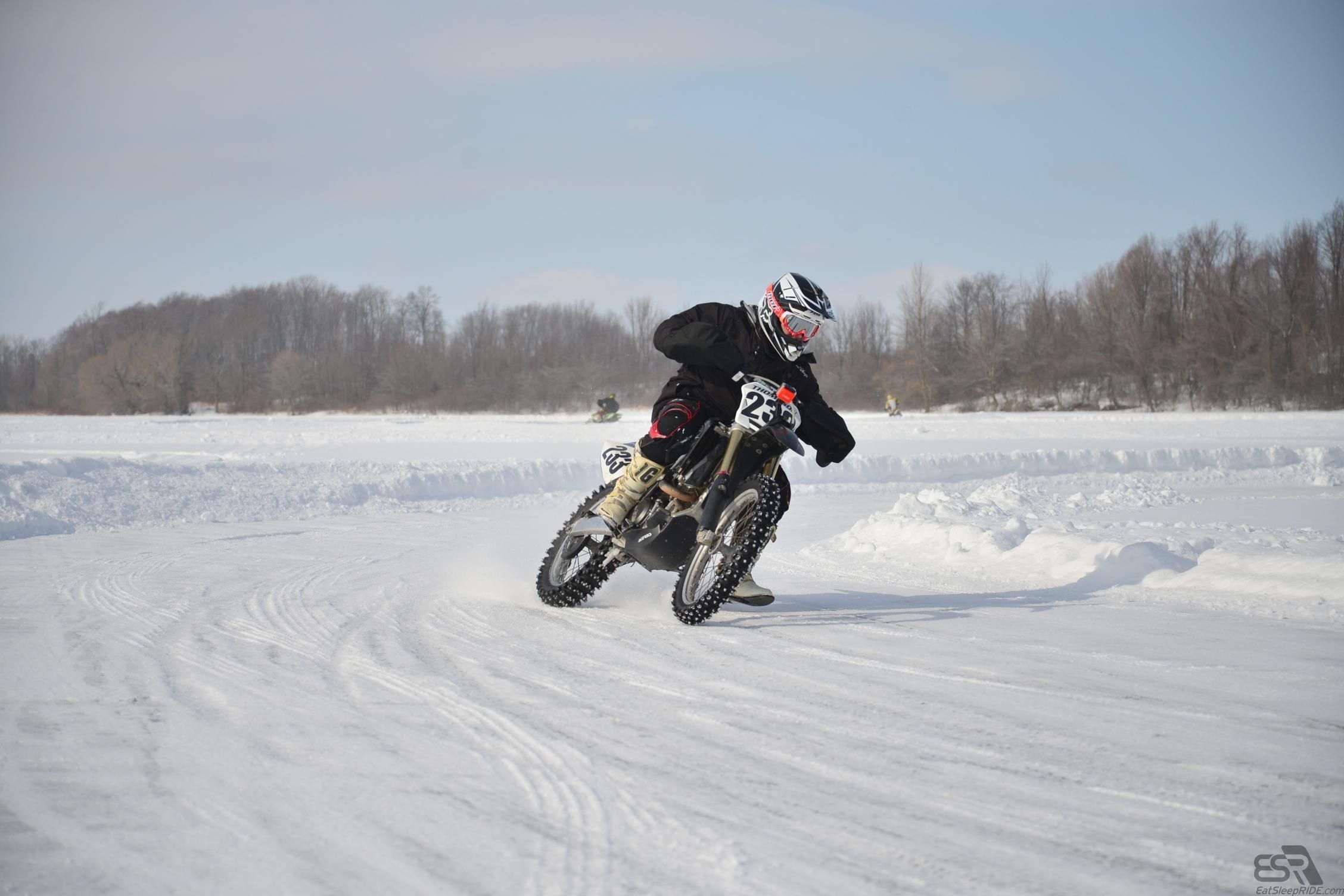 #233 taking a nice corner - Ice riding (1)