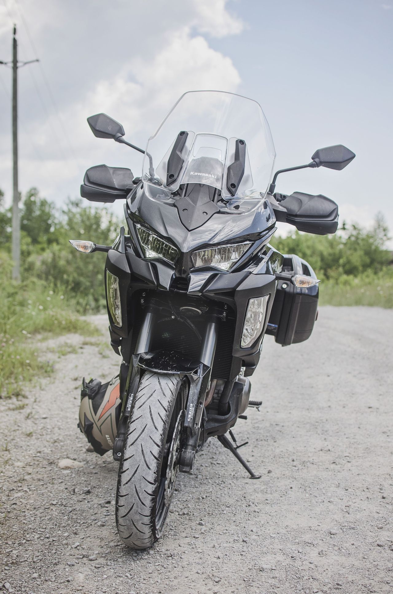 The Versys 1000 shares the same compact double headlight look of most of the Kawasaki street models