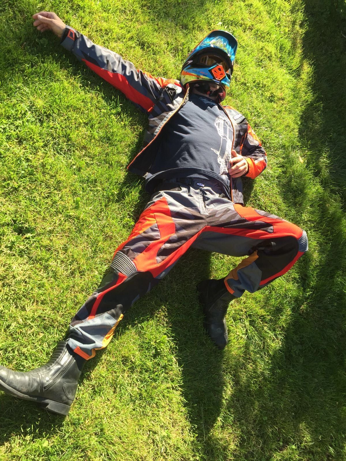 Had to take a rest from lookin' so great in the KTM Racetech Jacket and Pant with Moto-9 Bell helmet 