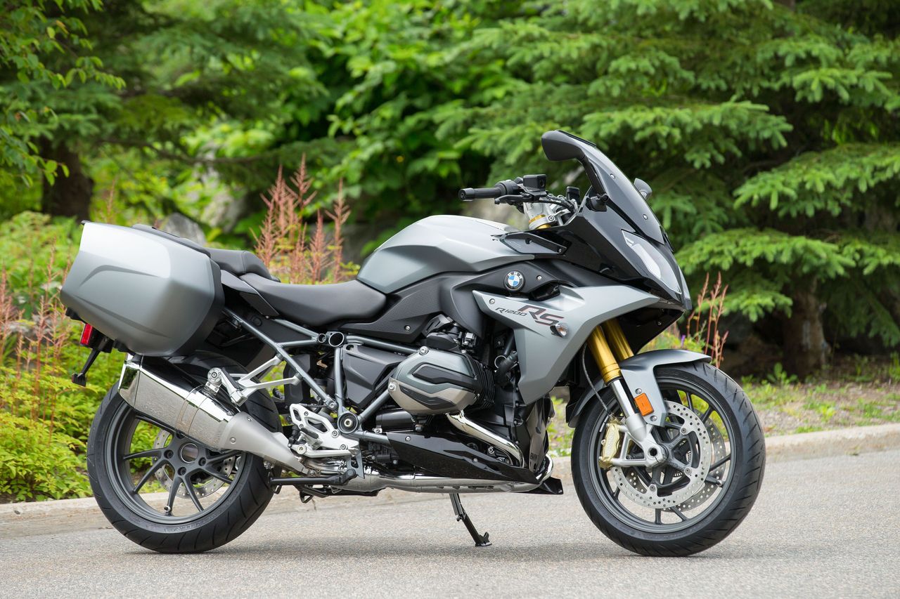 The optional hard cases turn the R1200RS into a serious mile-eater