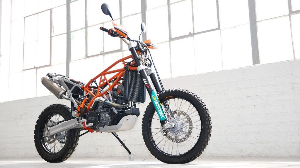 KTM Adventure 950r Super Enduro stripped and ready for upgrades