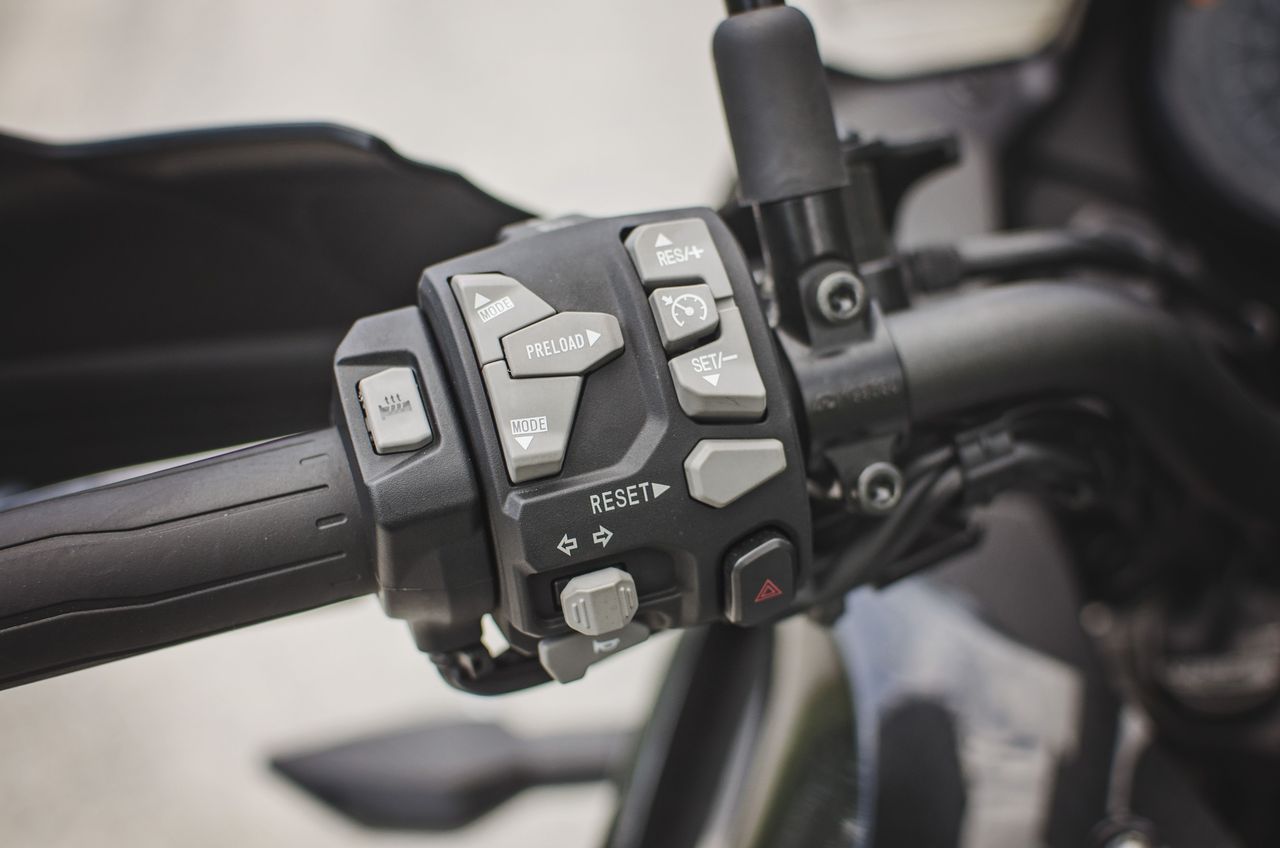 Left Cluster sports a lot of buttons to testifies to the amount of high tech on the 2020 Versys 1000 ABS LT SE
