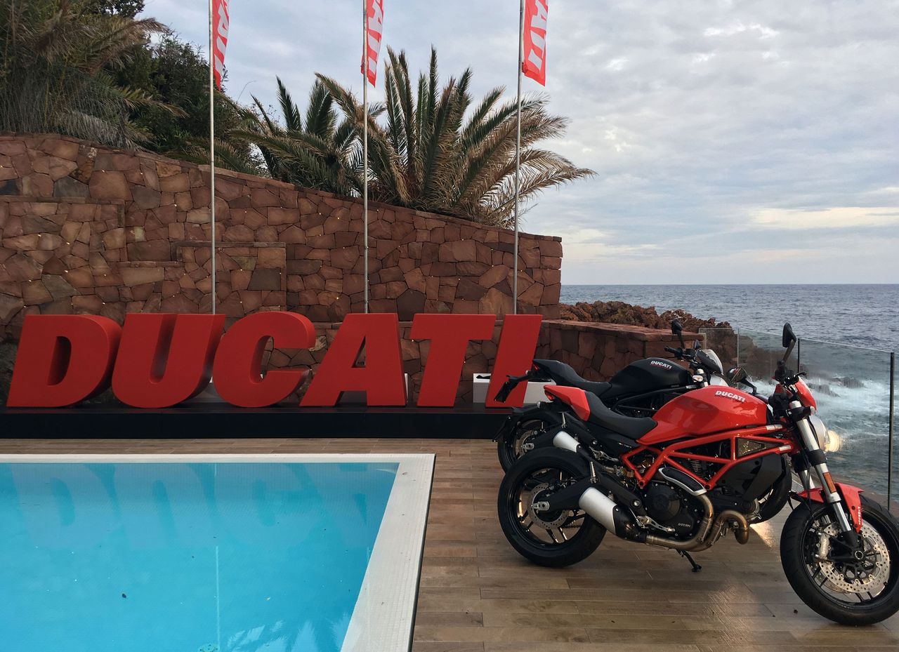 Ducati Monster 797 - Relaxing by the pool in the South of France