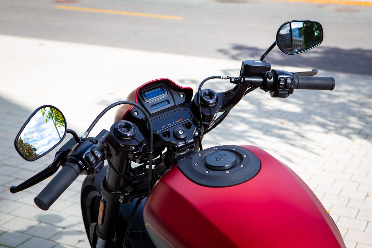 2019 Harley Davidson FXDR 114 - Digital display is easy to read in daylight.