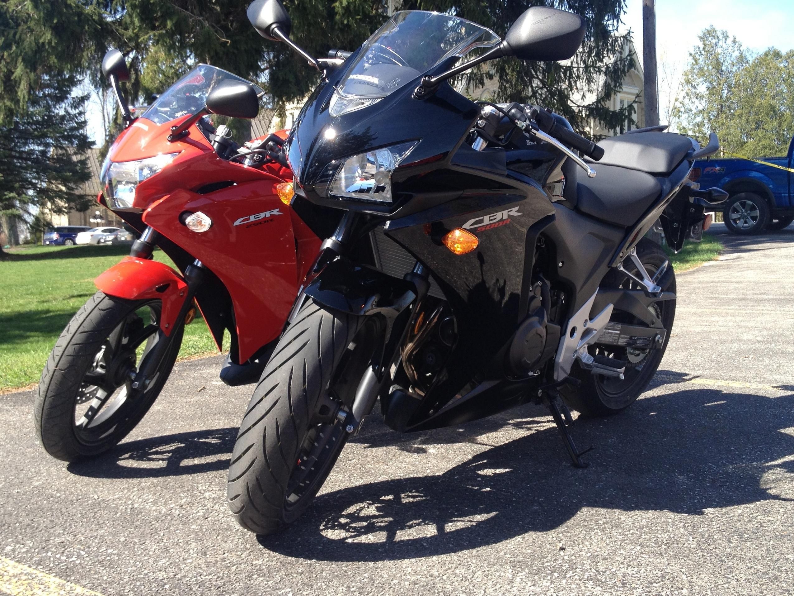 Side by Side - the CBR250R and CBR500R - This is how you want to grow up