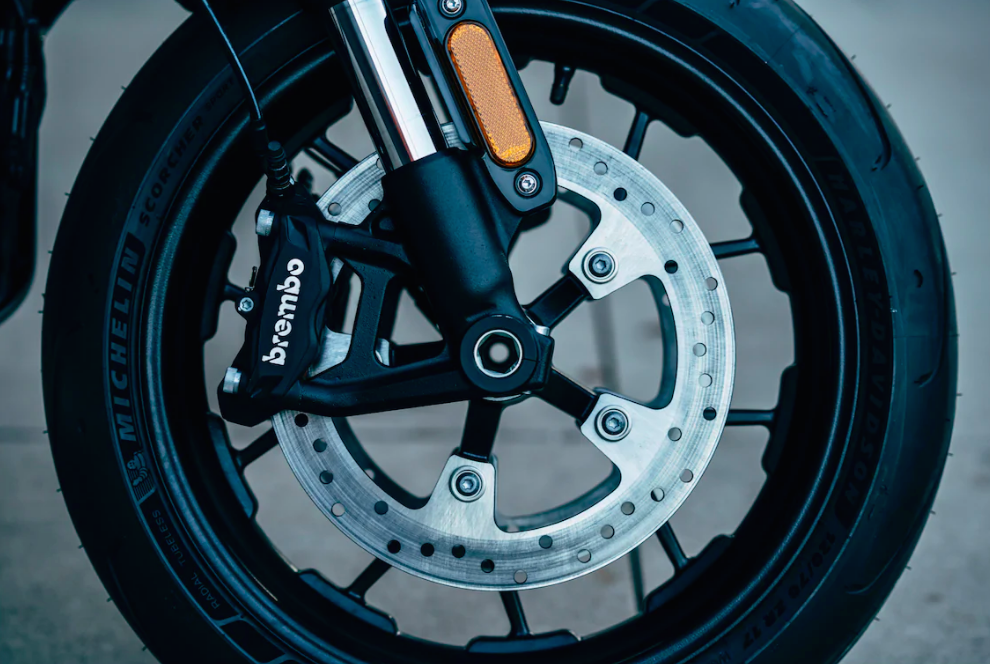 The Livewire sports inverted Showa suspension and Brembo Monobloc brakes