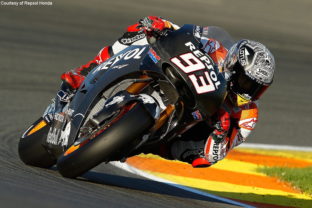Marquez on his Repsol in qualifying with an awesome black livery!