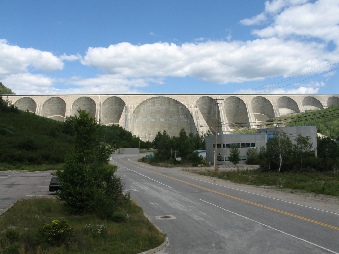 Big dam at Lac Manicouagan; Baie-Comeau to that Huge Crater - Quebec