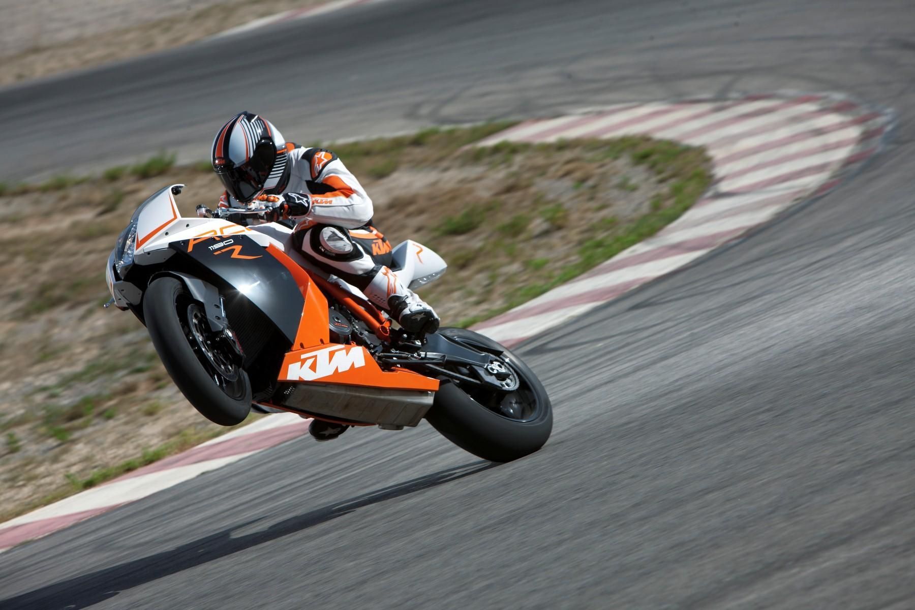 2013 KTM 1190 RC8 R in action 4