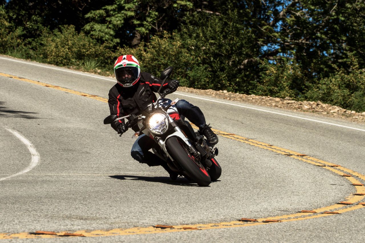 2015 Monster 821: Arrik, Ducati's head of marketing effortlessly get's the Monster over on this turn