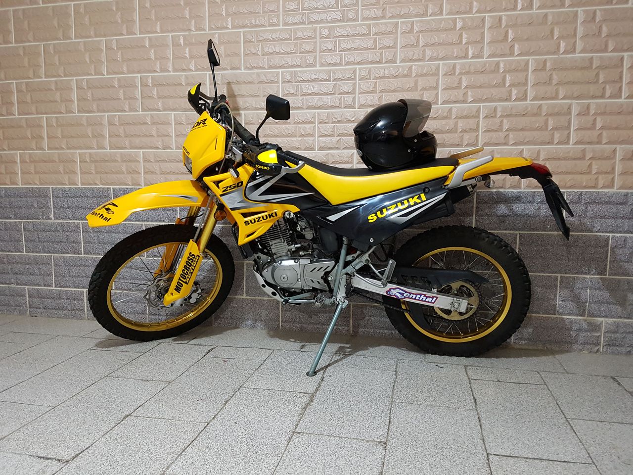 Suzuki Dr250 | Bike | EatSleepRIDE