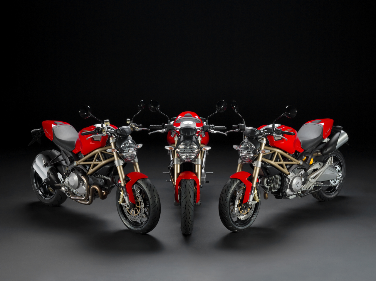 Evolution 20. Мотоцикл Ducati Monster 696. Дукати монстр 696 2013. Ducati Monster 1100 EVO обои. Мотоциклы Дукати Монстер модели.