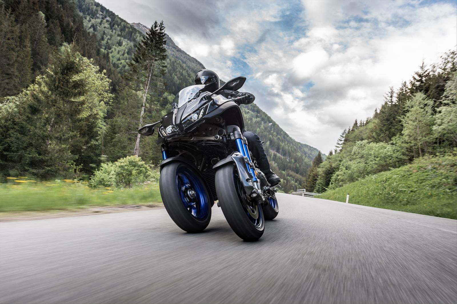 Yamaha Can-am Spyder, Davidson Freewheeler – Is Three A Crowd Or 50% More Fun? | |