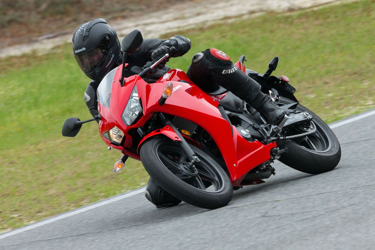 Surprisingly, the CBR300R’s stock IRC tires and Showa suspension are up to racetrack abuse.