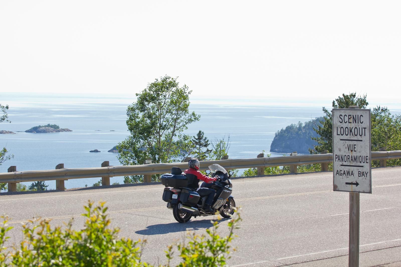 scenic riding along Lake Superior - Grand Algoma Tour