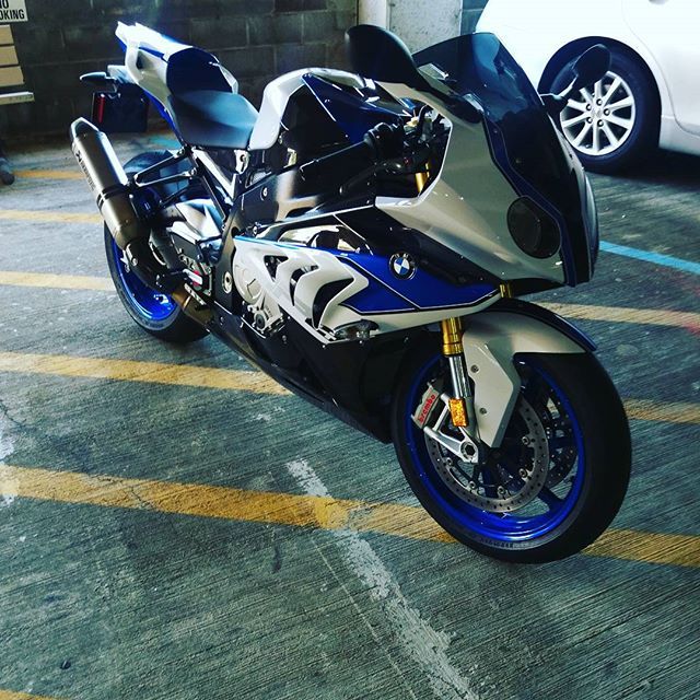 The_new_chariot.__BMW_HP4