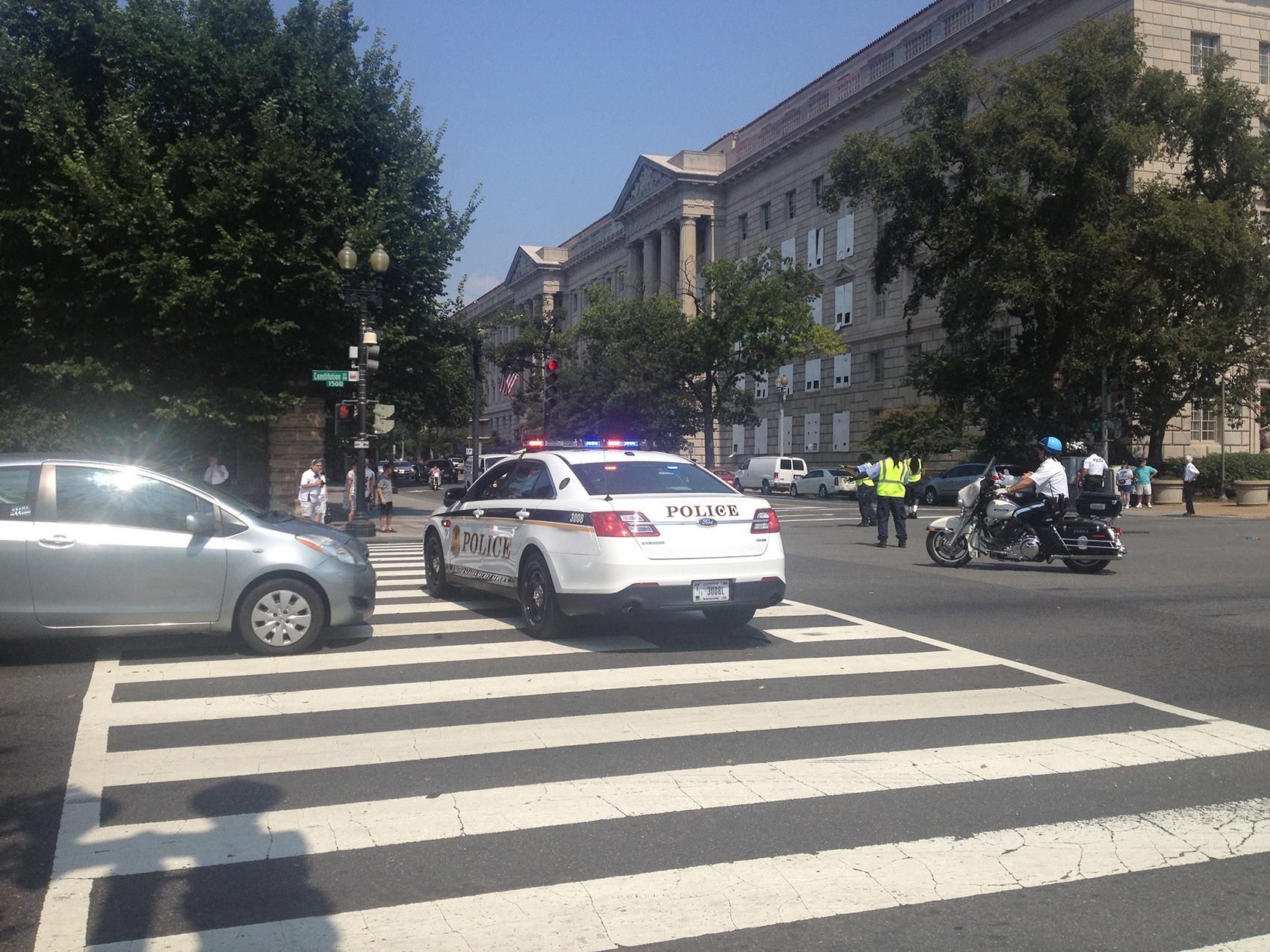 Metro PD blocks intersection near the White House for a Cabinet member's motorcade