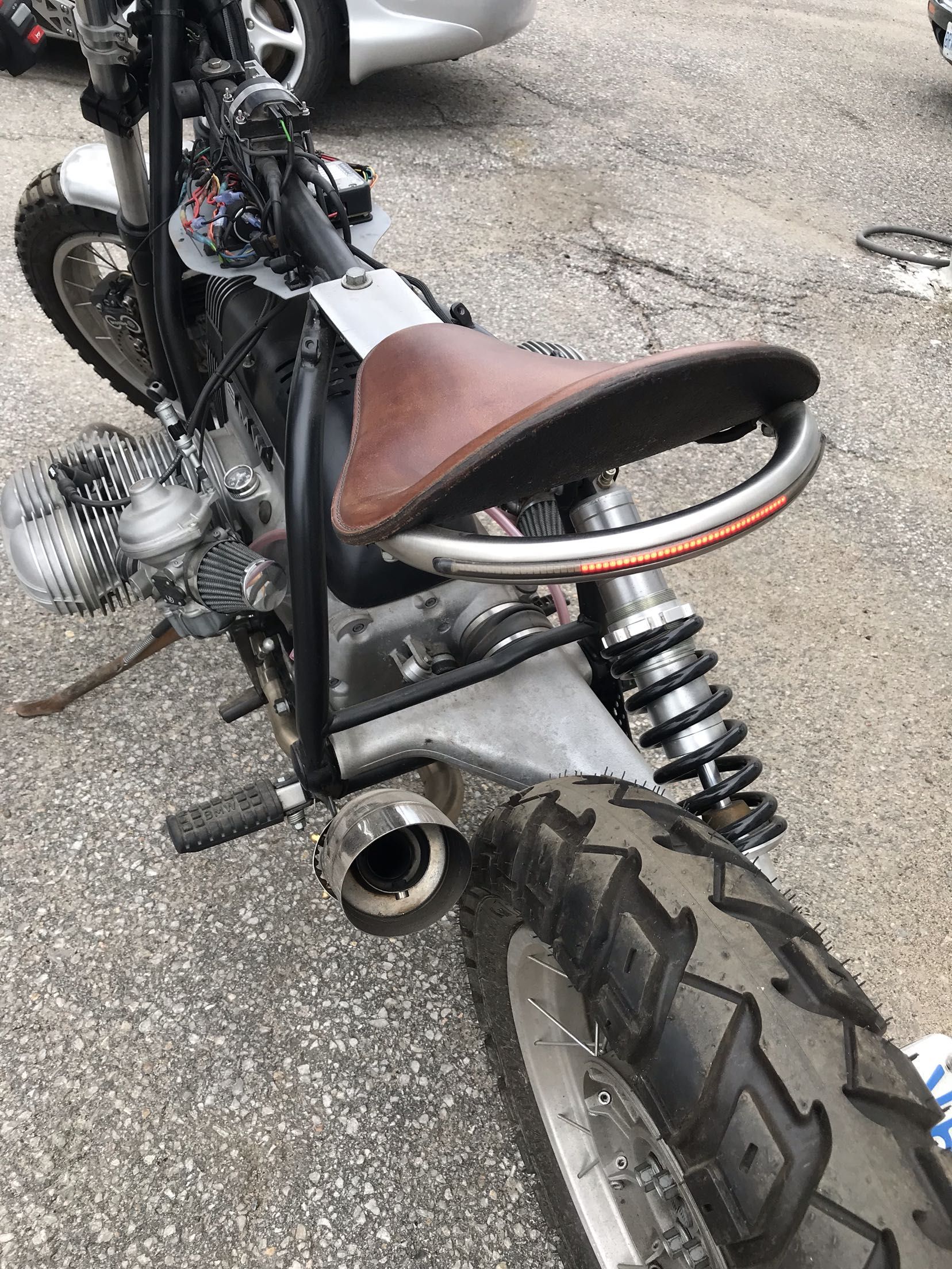 R100R BMW Scrambler seat and rear LED signal and brakes