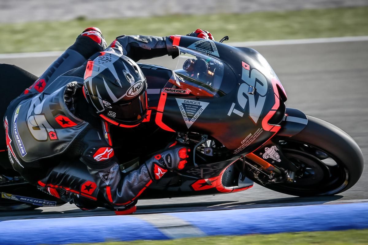 Viñales Setting the Fastest Time at the Valencia Preseason Test Wearing His Latest Replica Offering