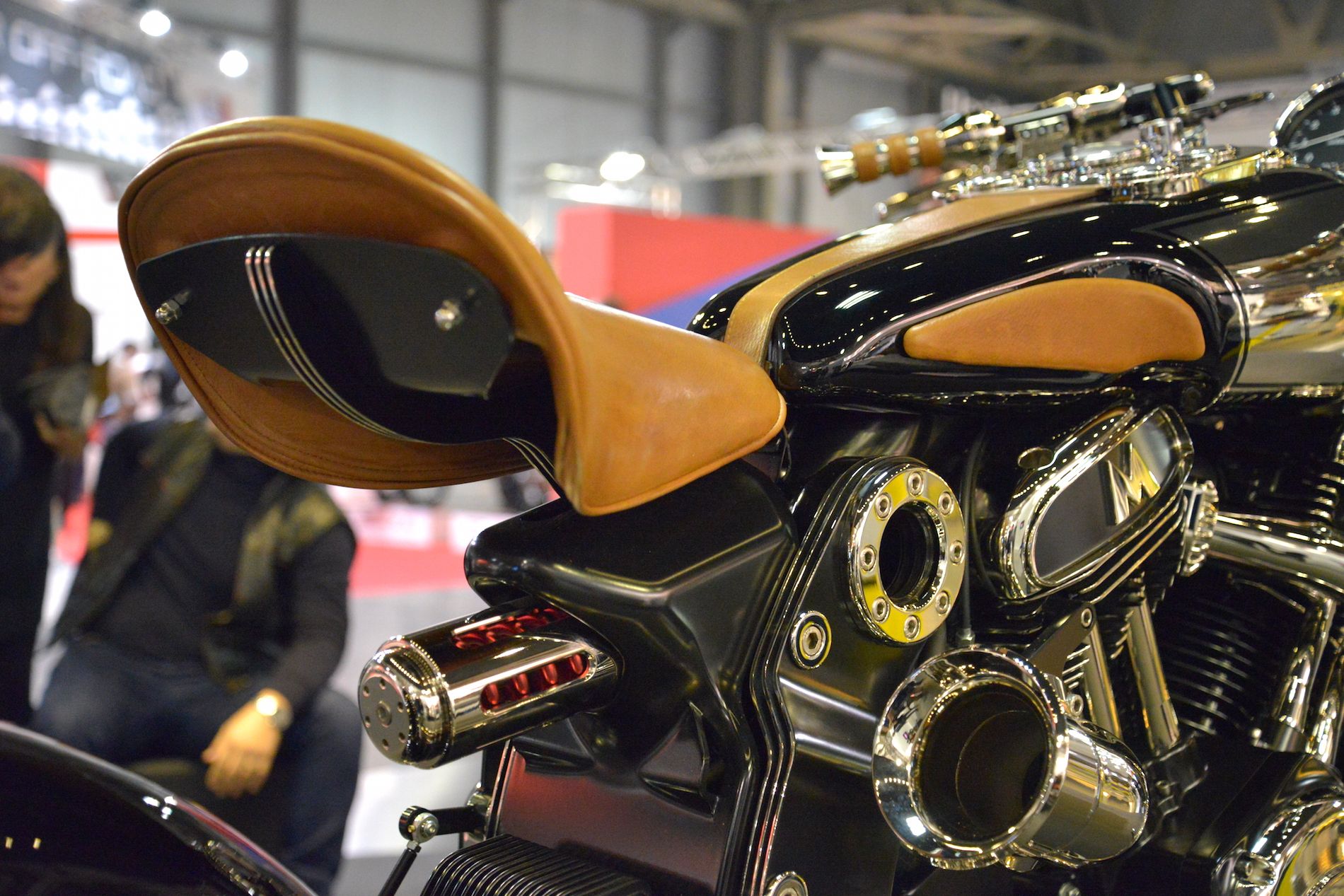 Matchless - Even the seat has its own suspension