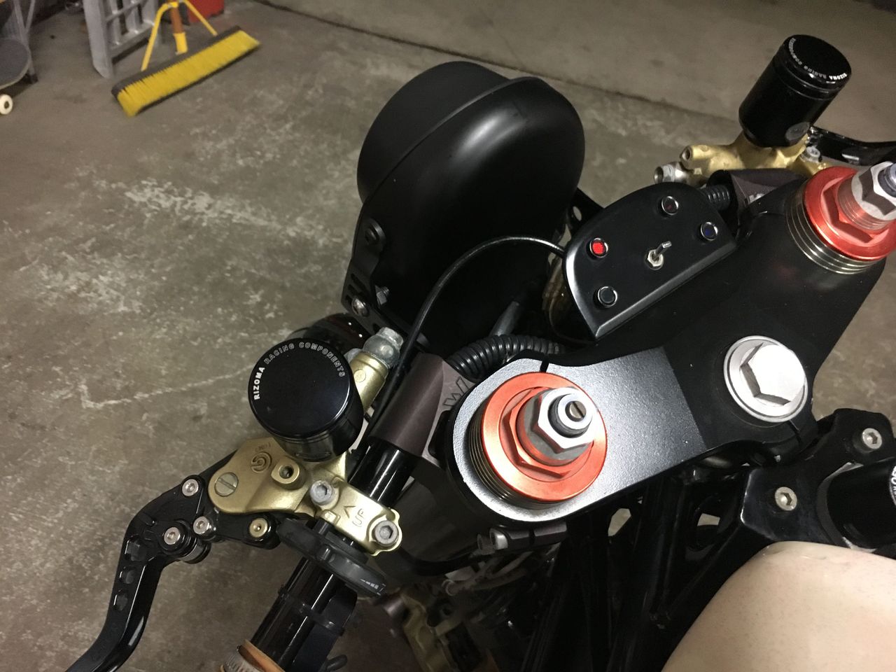While it's extremely subtle, the high/low beam, neutral, signal, oil indicator lights are custom and sit flush in the Triple tree. A fantastically executed mod