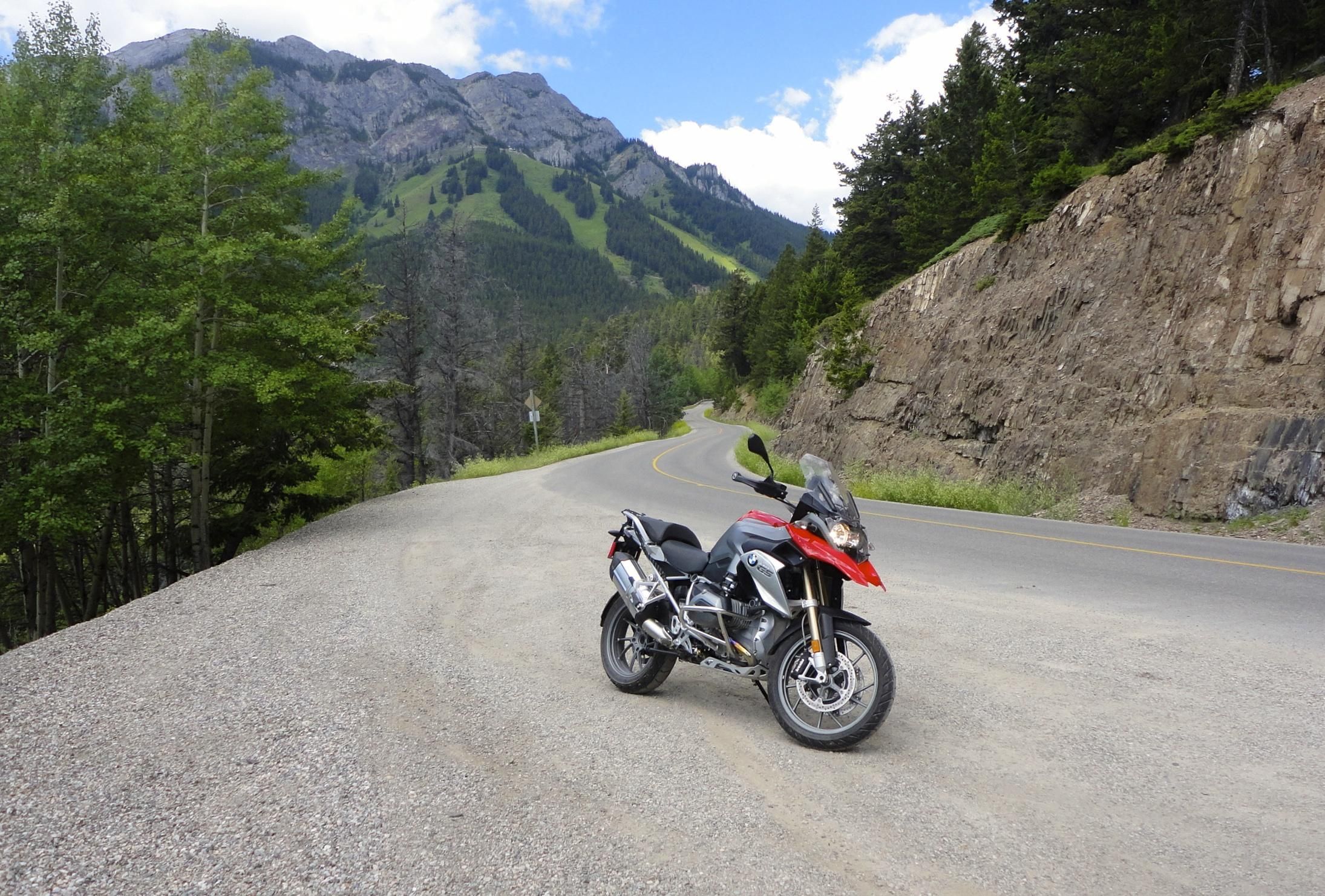 R1200GS + Mountains = Beauty