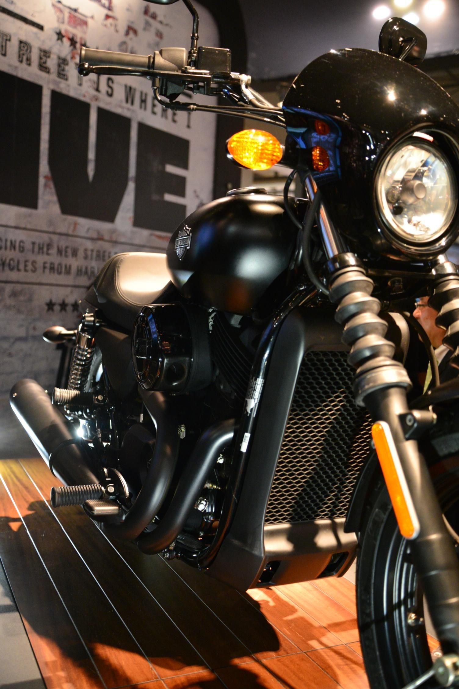 Harley Davidson Street 500 Radiator up close - not to everyone's taste?