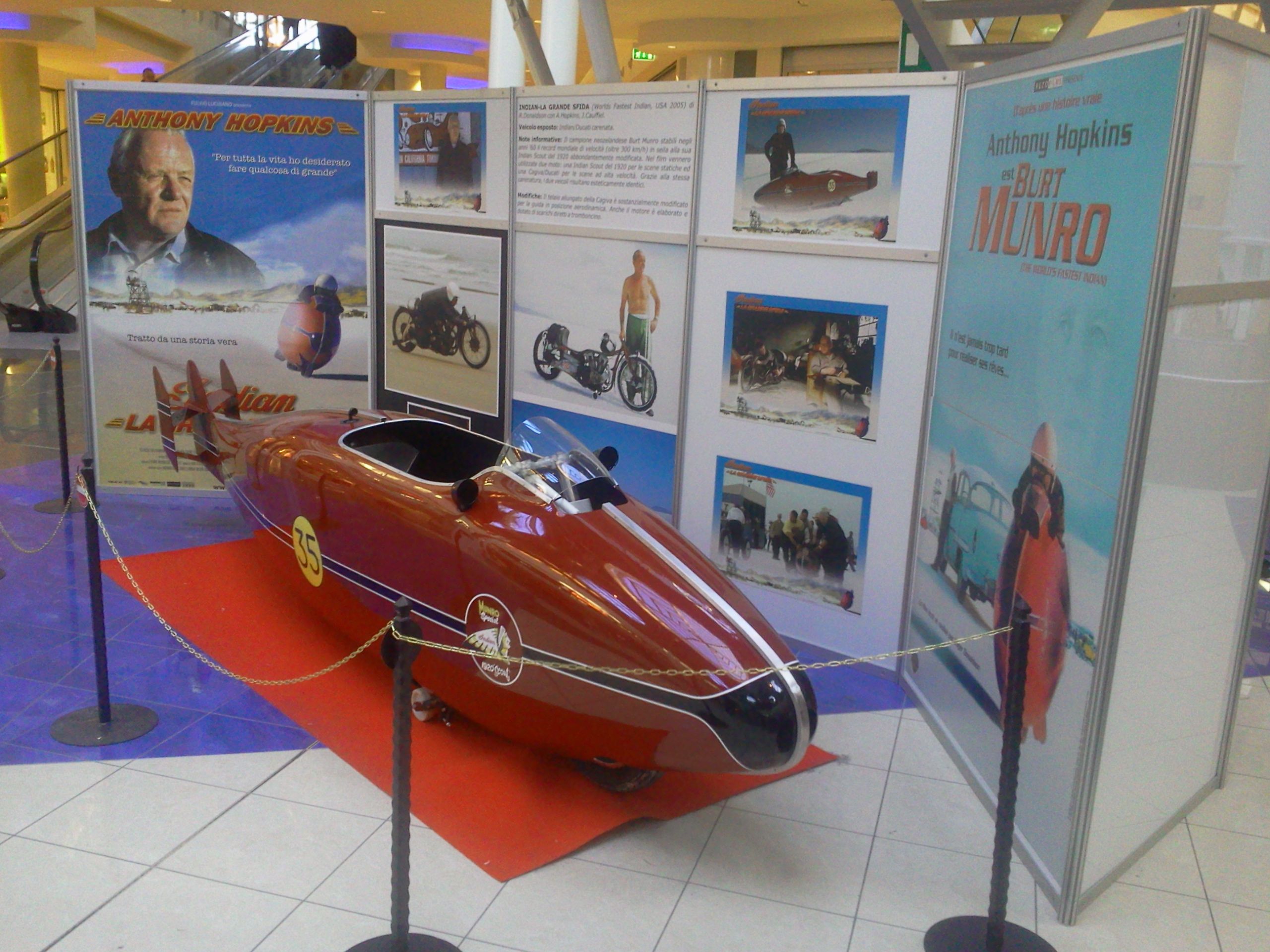 Burt Munro's Indian Special replica from The World's Fastest Indian. Midnight bird, CC BY-SA 3.0 via Wikimedia Commons